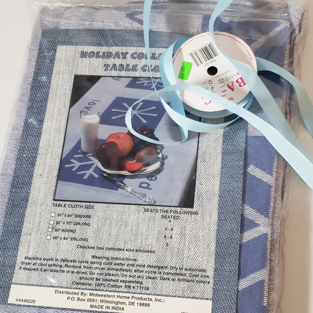 Holiday Collections Round Peace Snowflakes Blue & White Tabelcloth NEW in Packag